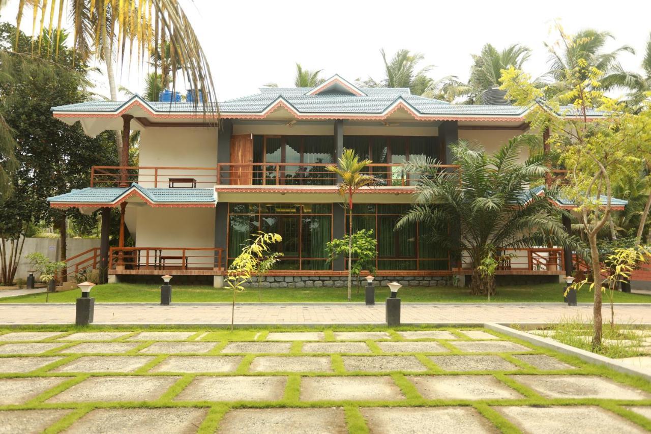 Lara Lake View Resort Thiruvananthapuram Extérieur photo