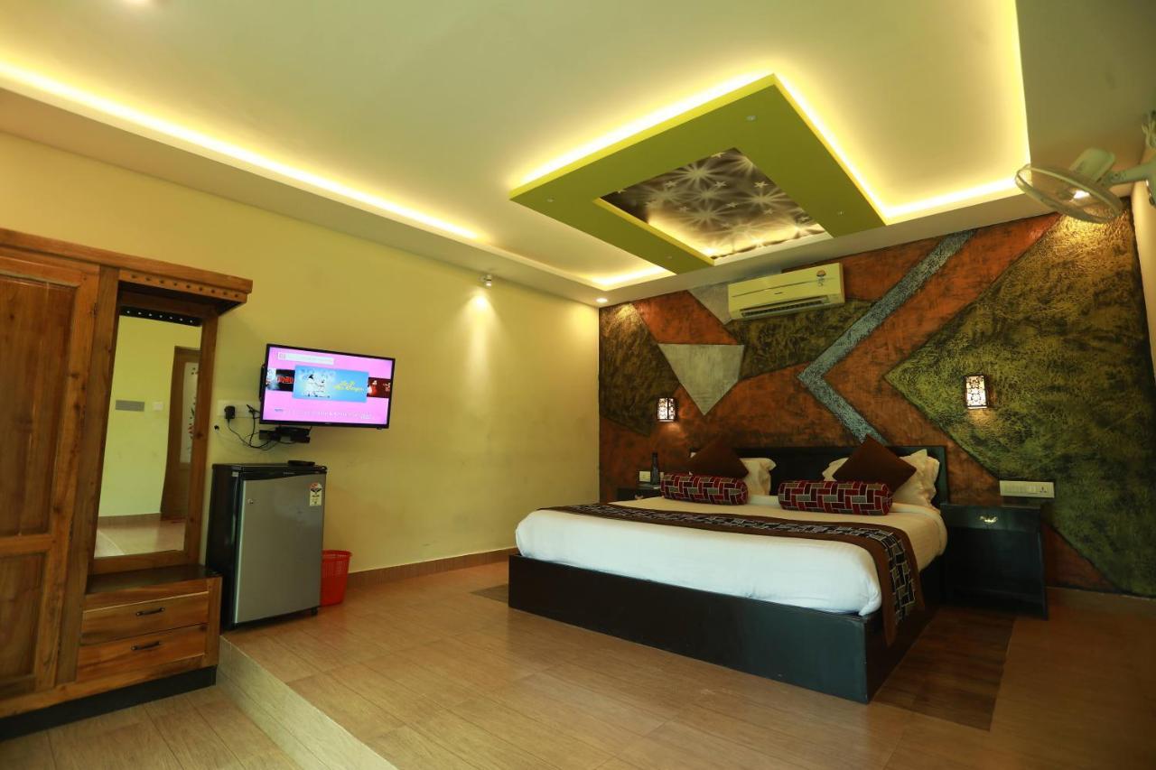 Lara Lake View Resort Thiruvananthapuram Extérieur photo