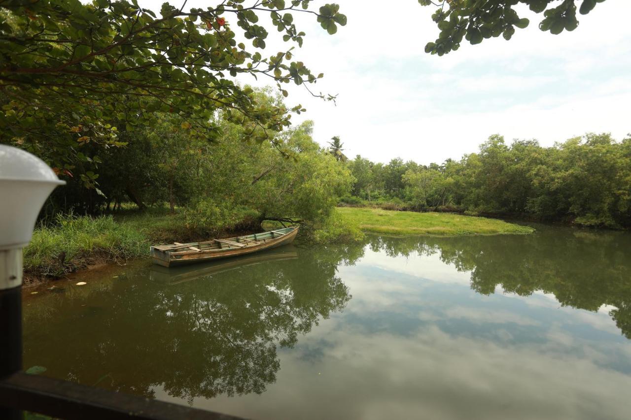 Lara Lake View Resort Thiruvananthapuram Extérieur photo